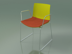 Stuhl 0452 (auf einer Rutsche mit Armlehnen, mit einem Kissen auf dem Sitz, Polypropylen PO00118)