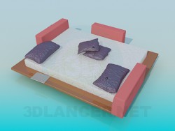 Ліжко з дерев'яними підставками