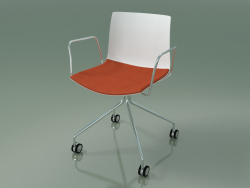 Stuhl 0457 (4 Rollen, mit Armlehnen, mit einem Kissen auf dem Sitz, Polypropylen PO00101)