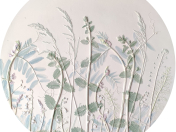 Dipinto interno su pannello in gesso con bassorilievo botanico