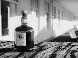 Una bottiglia di buon rum