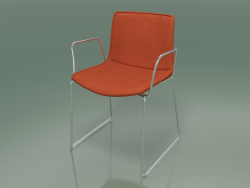 Cadeira 0312 (sobre trilhos com braços, com estofamento em couro removível, com acabamento liso)