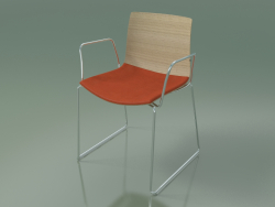 Stuhl 0452 (auf einer Rutsche mit Armlehnen, mit einem Kissen auf dem Sitz, gebleichter Eiche)
