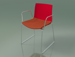 कुर्सी 0452 (आर्मर के साथ एक स्लाइड पर, सीट पर एक तकिया के साथ, पॉलीप्रोपाइलीन PO00104)