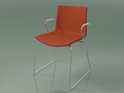 Cadeira 0470 (sobre trilhos com braços, com acabamento frontal, em polipropileno PO00104)