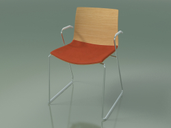 Sandalye 0454 (kolçaklı bir slaytta, koltukta bir yastıkla, doğal meşe)