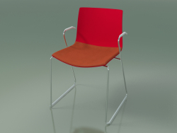 Stuhl 0454 (auf einer Rutsche mit Armlehnen, mit einem Kissen auf dem Sitz, Polypropylen PO00104)
