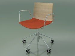 Stuhl 0300 (5 Räder, mit Armlehnen, mit einem Kissen auf dem Sitz, gebleichter Eiche)