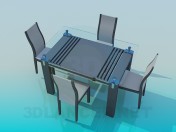 Mesa con tapa de cristal y sillas